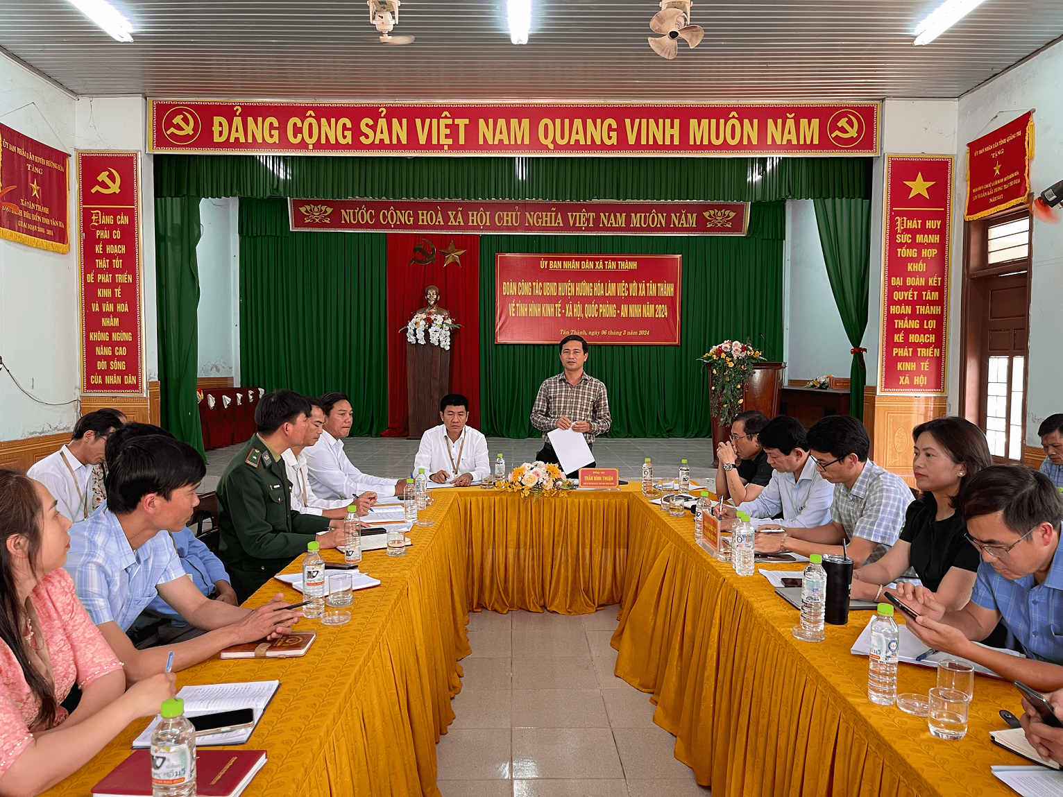 Chủ tịch UBND huyện làm việc với xã Tân Thành và thị...